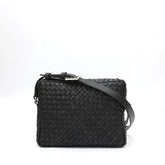 Miss bag grande, borsa a tracolla in pelle intrecciata nera, prodotta e venduta da Pianigiani handmade leather bags.